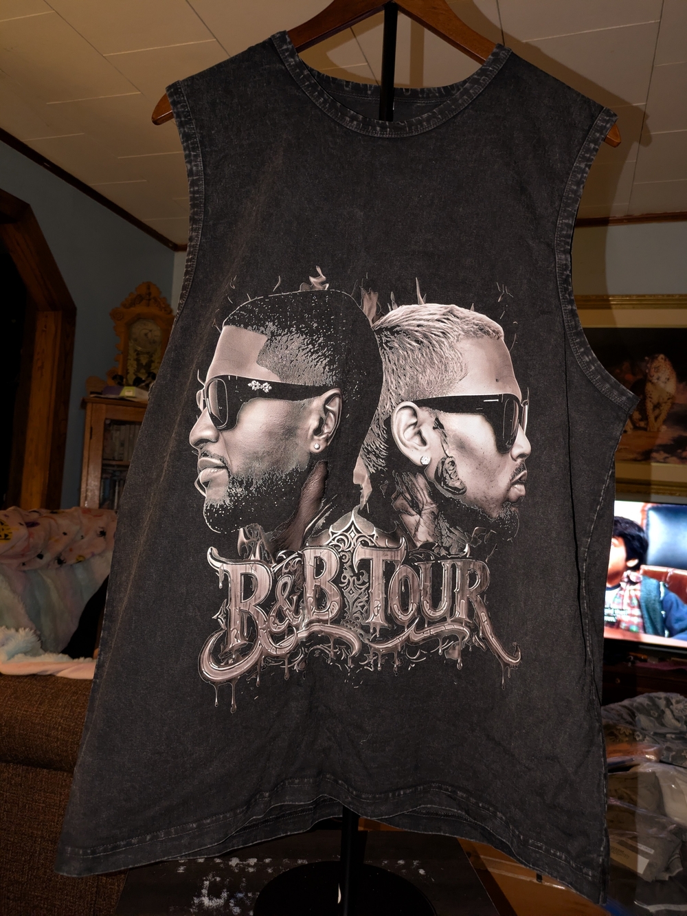 R&B Tour NWOT Black Muscle Shirt Chris Brown & Usher Size Medium
